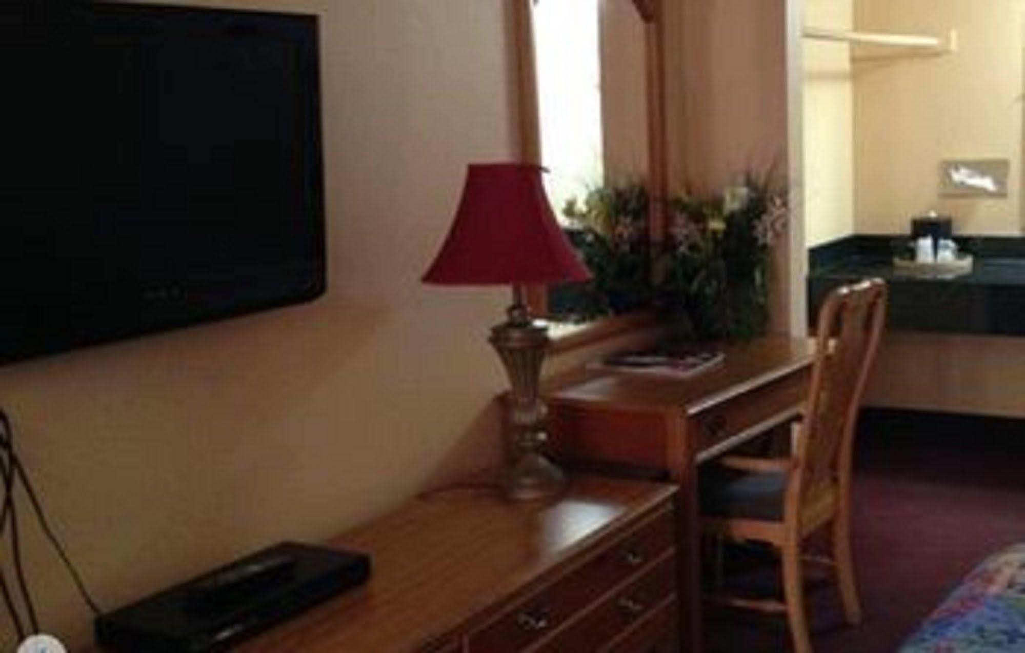 Sands Motel 2*