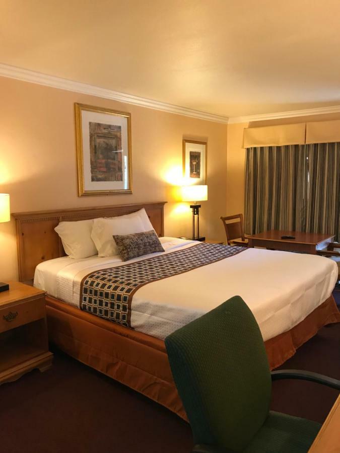 Sands Motel 2*